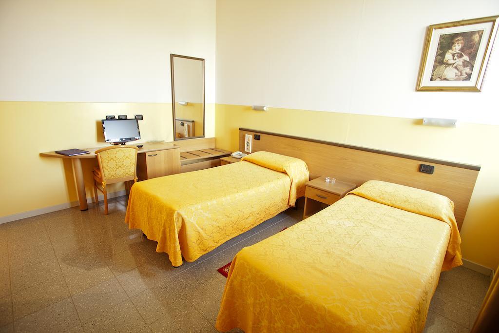 Master Hotel Castelvetro Piacentino Екстериор снимка
