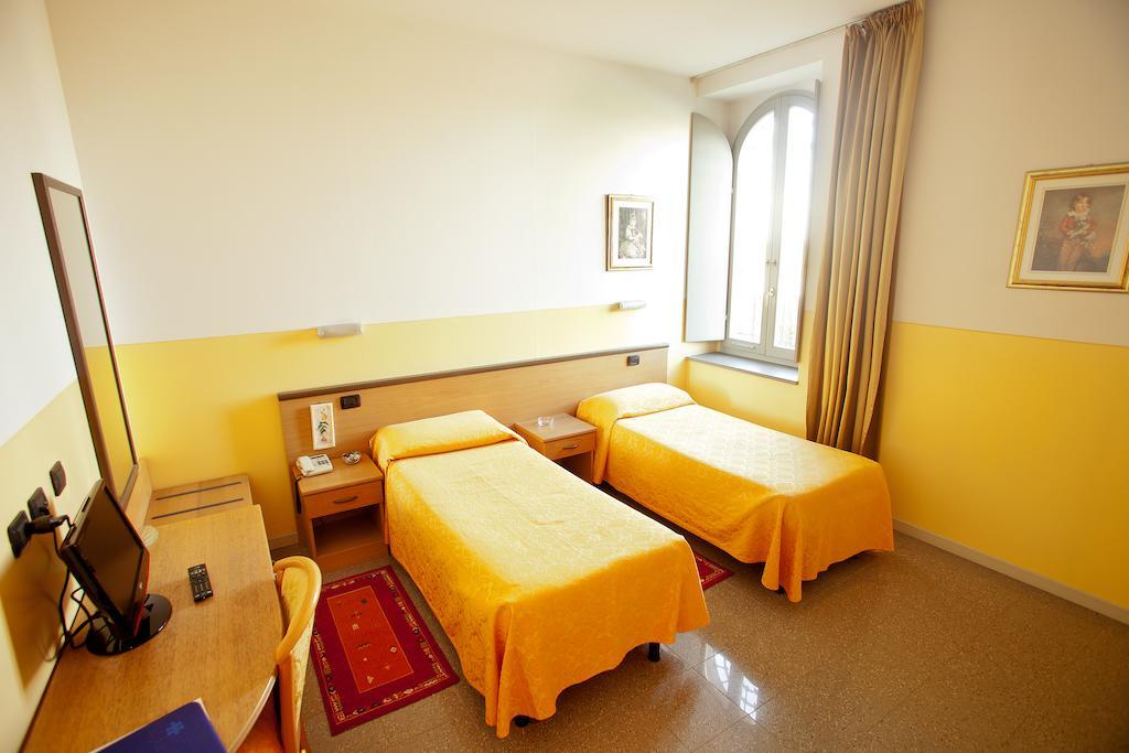 Master Hotel Castelvetro Piacentino Стая снимка