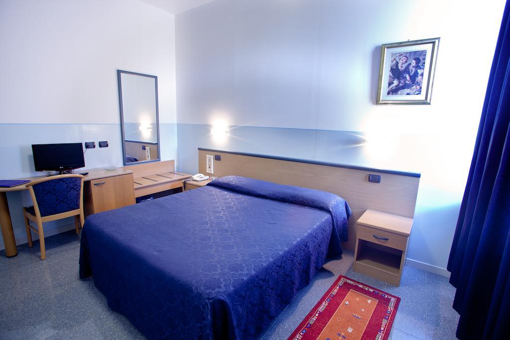 Master Hotel Castelvetro Piacentino Стая снимка